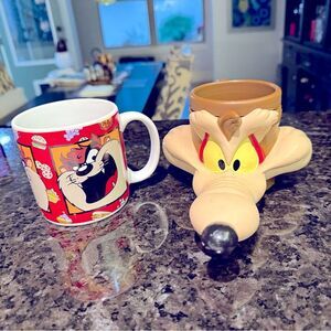 Set of 2 collectable cups‎ Wile E Coyote and Tasmanian Devil  1990’s